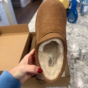 Brad new kids classic Ugg slipper